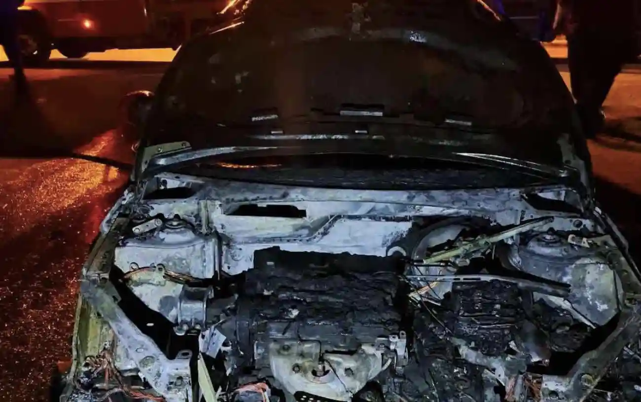 Δεν κατάφεραν να σώσουν το ολοκαίνουργιο αυτοκίνητο που έγινε κάρβουνο