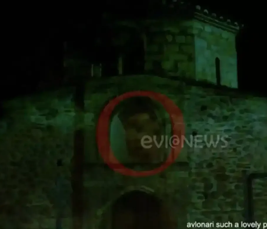 Ο ναός του Αγίου Δημητρίου στα Χάνια Αυλωναρίου Ευβοίας, όπου το 2013 εμφανίστηκε μια μορφή όμοια με ανθρώπινο πρόσωπο πάνω από την είσοδο του ναού.