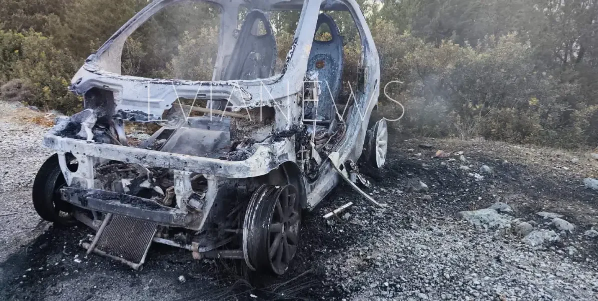 Εύβοια: Αυτοκίνητο κάηκε ολοσχερώς