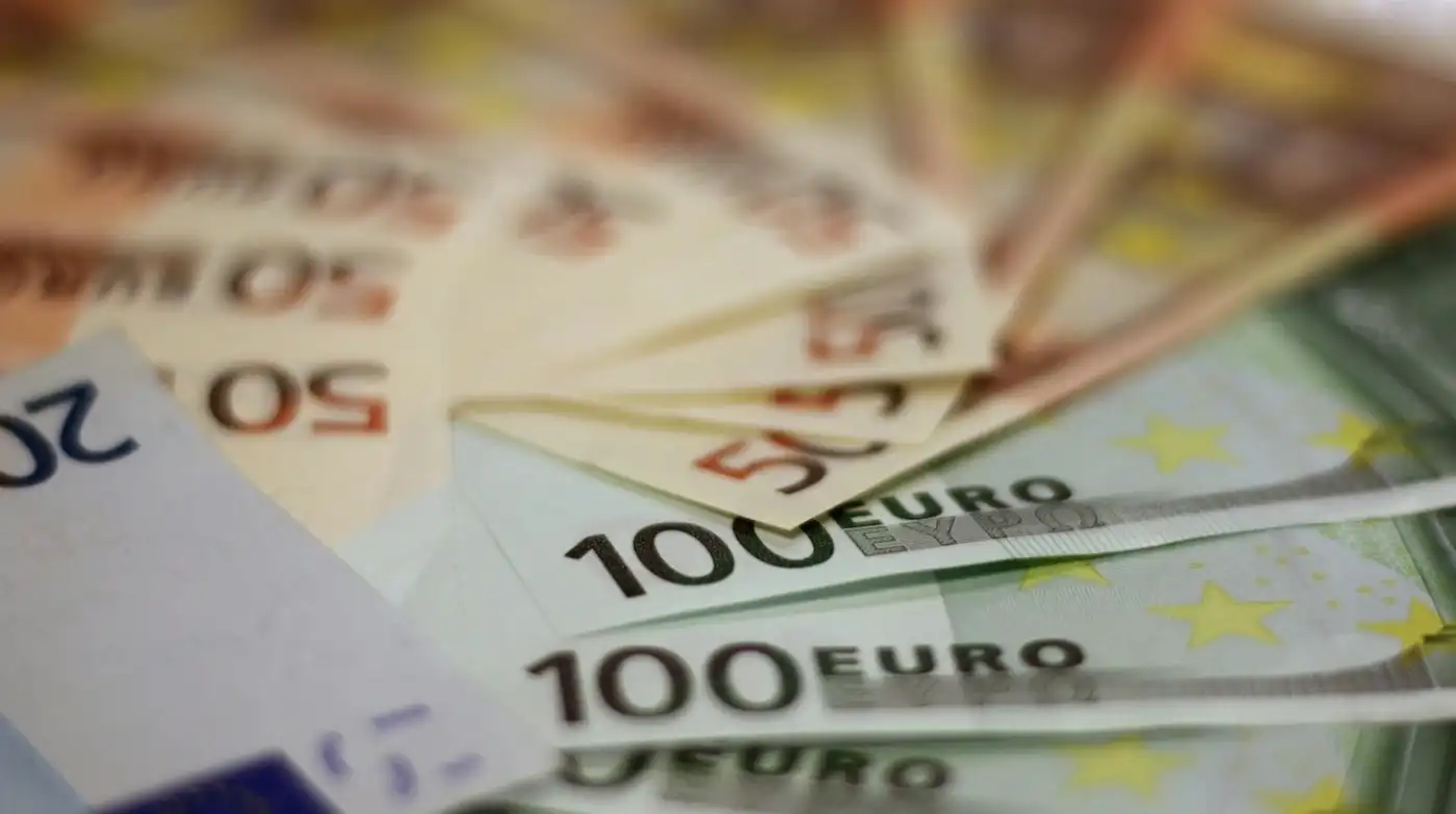 Επίδομα 100 ευρώ