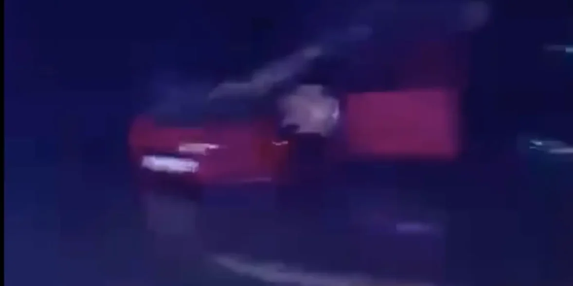 Αυτοκίνητο στη θάλασσα