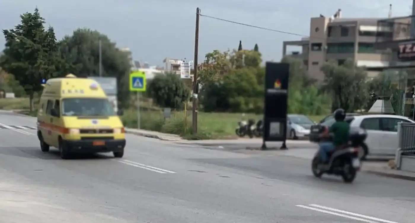 Ασθενοφόρο ύστερα από τροχαίο