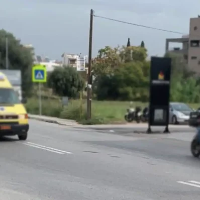 Ασθενοφόρο ύστερα από τροχαίο