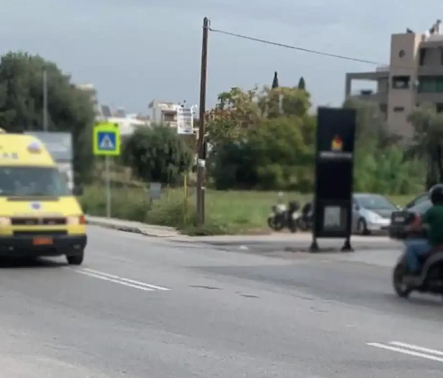 Ασθενοφόρο ύστερα από τροχαίο