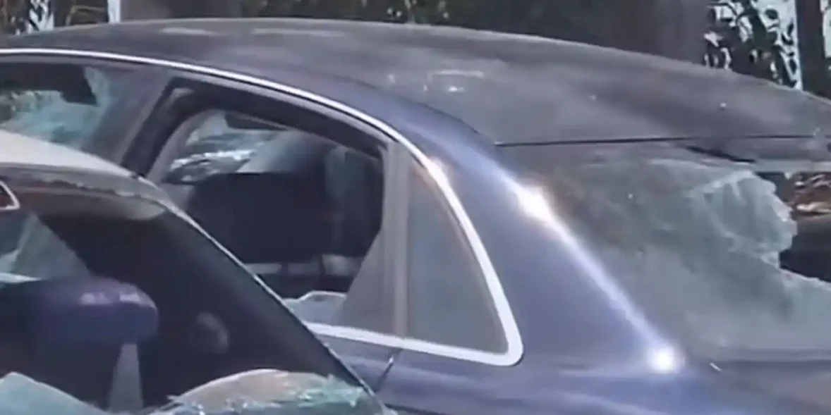 Αυτοκίνητα με σπασμένα τζάμια