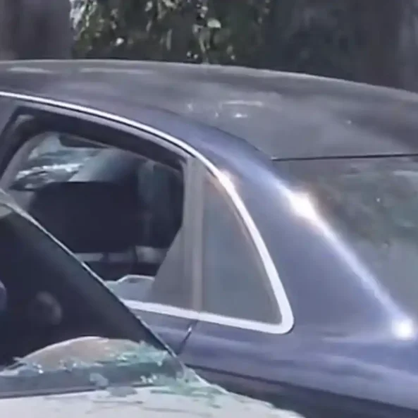 Αυτοκίνητα με σπασμένα τζάμια