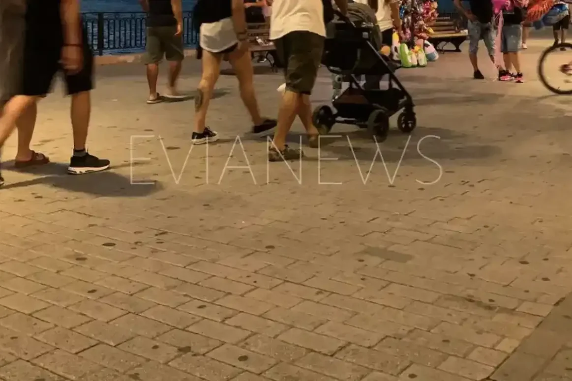 Κόσμος περίμενε να ανοίξει η παλιά γέφυρα