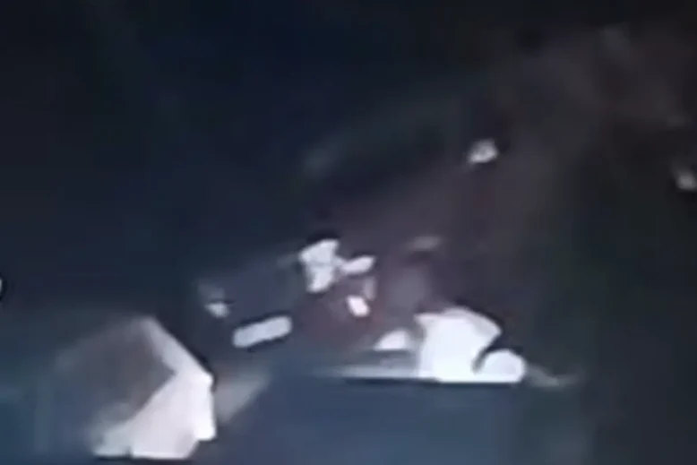 Η στιγμή που ο γκρεμός βρέθηκε μπροστά τους