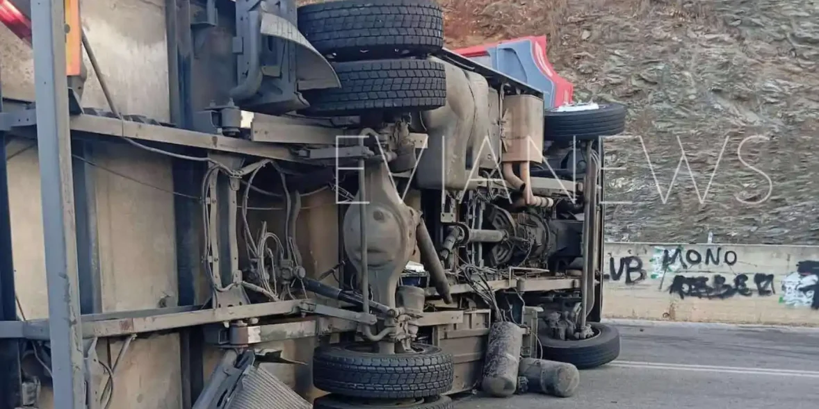 Φορτηγό ύστερα από τροχαίο ατύχημα