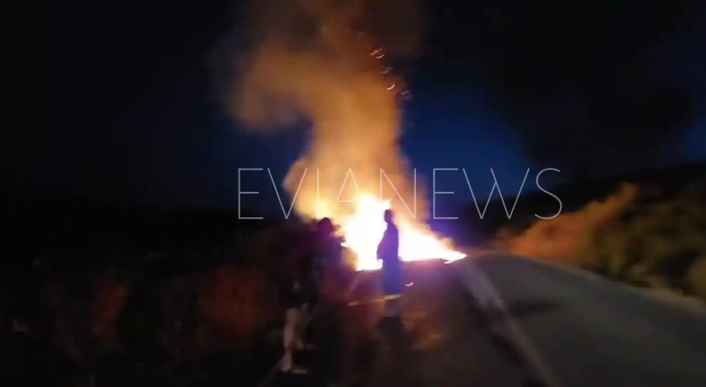Φωτιά σε αυτοκίνητο τώρα