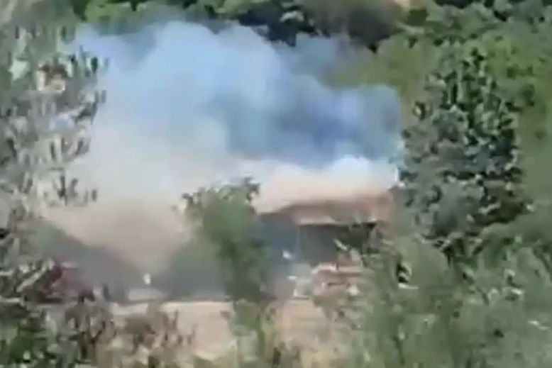 Φωτιά σε σπίτι στο δάσος