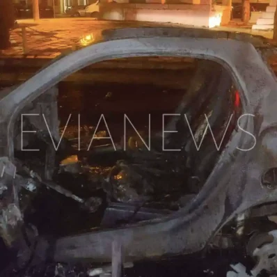Τυλίχθηκαν στις φλόγες αυτοκίνητα