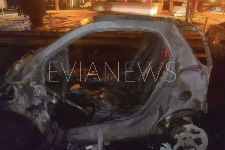 Τυλίχθηκαν στις φλόγες αυτοκίνητα