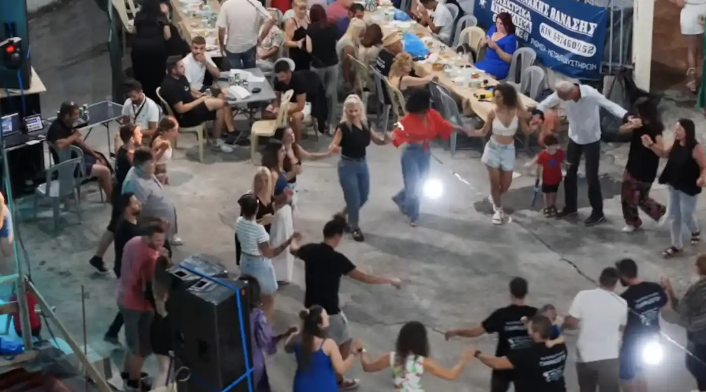 Σε μια εποχή που τα πανηγύρια συχνά μοιάζουν ίδια μεταξύ τους, ένα χωριό στην καρδιά της Εύβοιας, οι Γιάννηδες, αποδεικνύει ότι η πραγματική ουσία μιας γιορτής κρύβεται στην ψυχή, την προσφορά και τον κοινό σκοπό