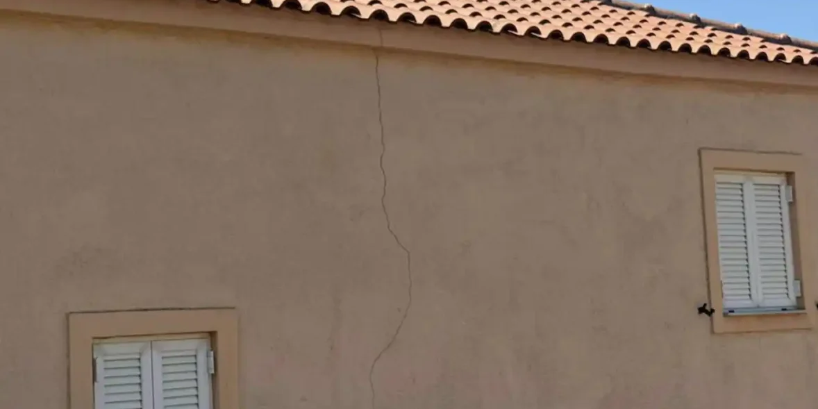Ρωγμές σε σπίτια μετά τον σεισμό
