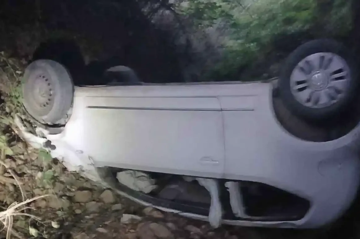 Σοβαρό τροχαίο στην Εύβοια: ΙΧ βρέθηκε τούμπα σε γκρεμό