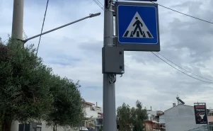 Η διάβαση πεζών… αόρατη για τους οδηγούς στη Χαλκίδα