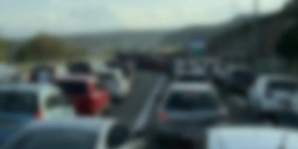 Πρωτοφανές περιστατικό στη Χαλκίδα όπου έκλεισαν τον δρόμο για να κάνουν κόντρες