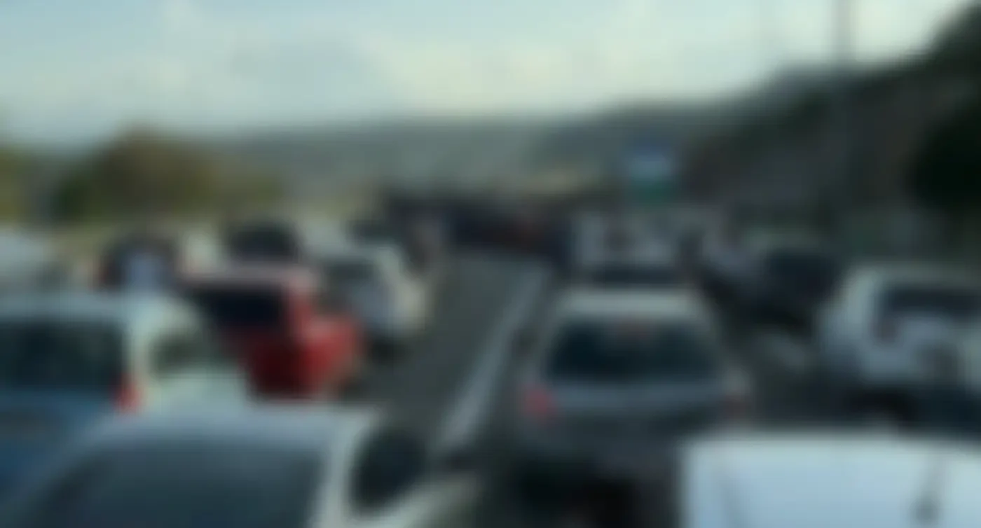 Πρωτοφανές περιστατικό στη Χαλκίδα όπου έκλεισαν τον δρόμο για να κάνουν κόντρες