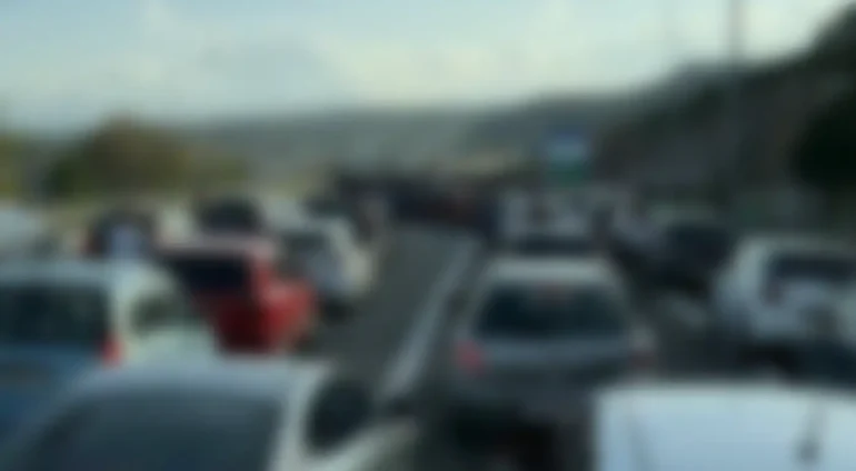 Πρωτοφανές περιστατικό στη Χαλκίδα όπου έκλεισαν τον δρόμο για να κάνουν κόντρες