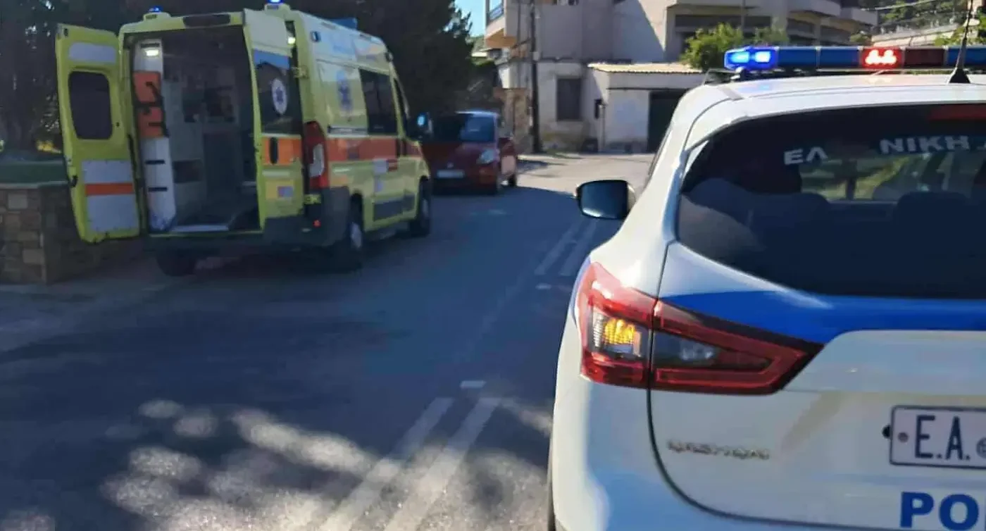 Περιπολικό και ασθενοφόρο