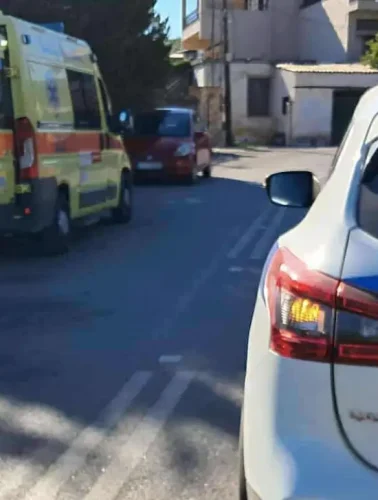 Περιπολικό και ασθενοφόρο