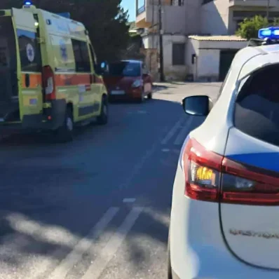 Περιπολικό και ασθενοφόρο