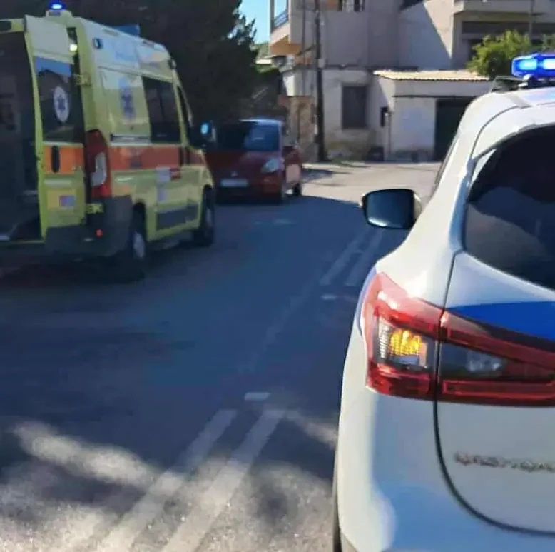 Περιπολικό και ασθενοφόρο