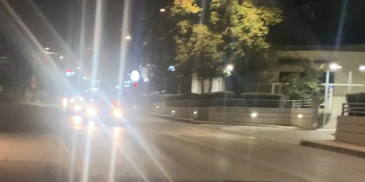 Ρίχνουν πέτρες στα αυτοκίνητα της Χαλκίδας