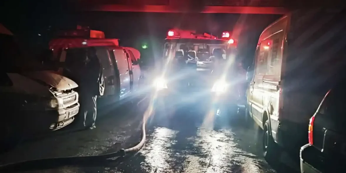 Πυροσβεστικά οχήματα στην Εύβοια