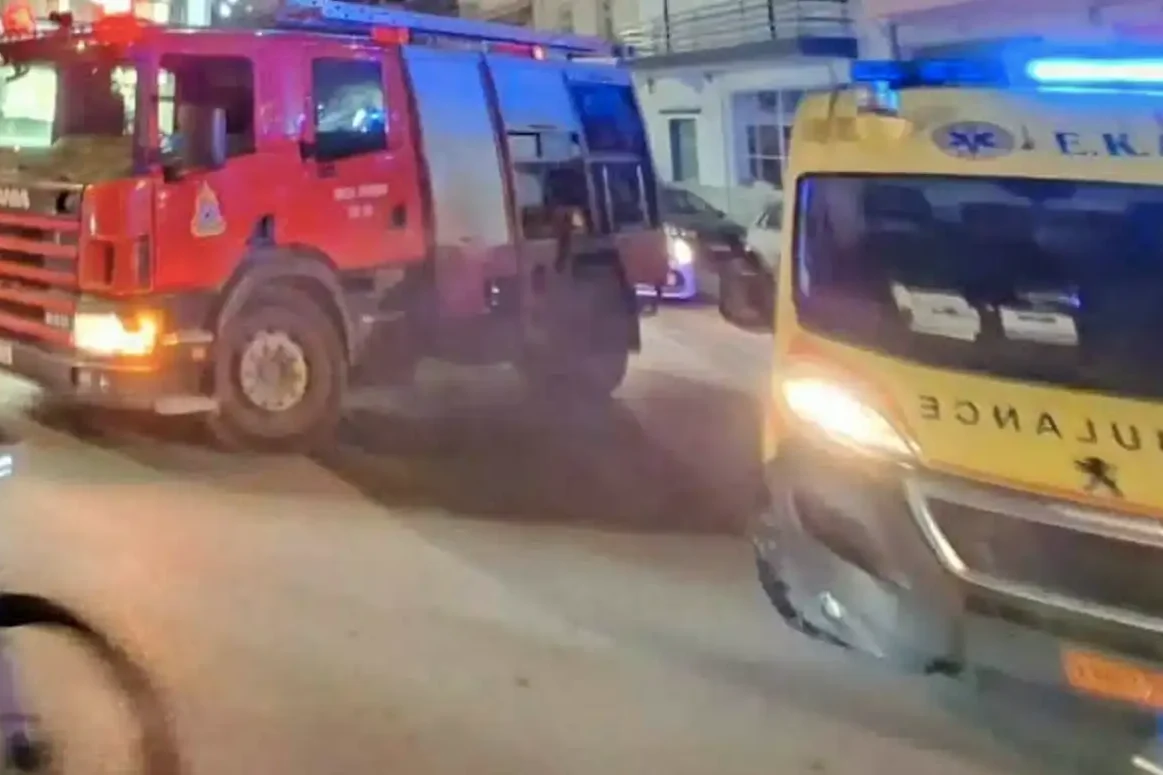 Πυροσβεστικό όχημα και ασθενοφόρο