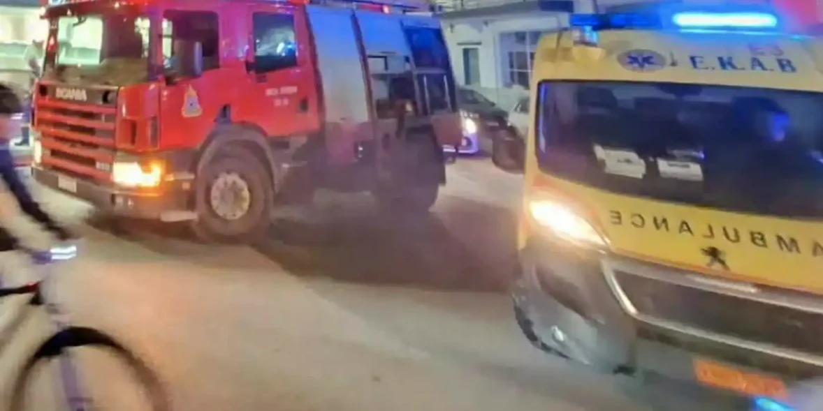 Πυροσβεστικό όχημα και ασθενοφόρο