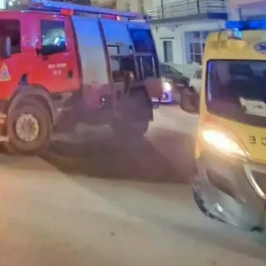 Πυροσβεστικό όχημα και ασθενοφόρο