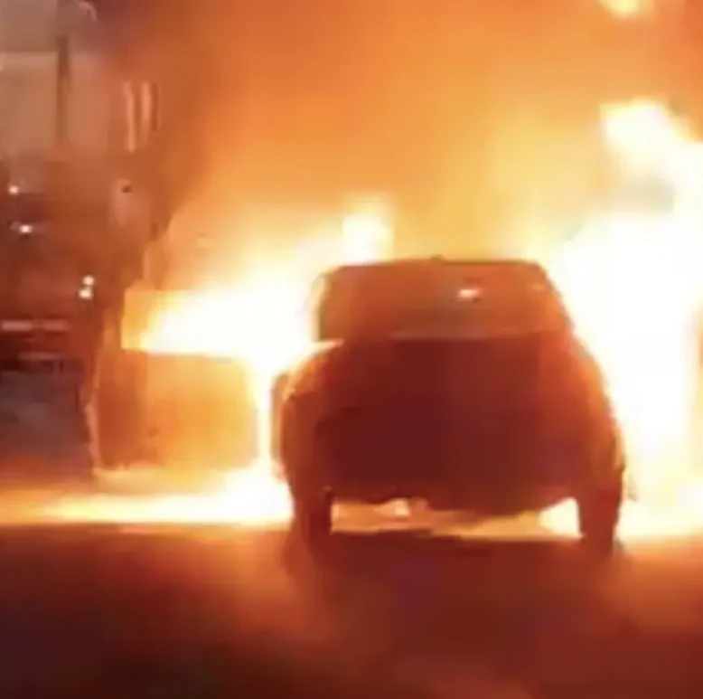 Αυτοκίνητο πήρε φωτιά στην Αμάρυνθο