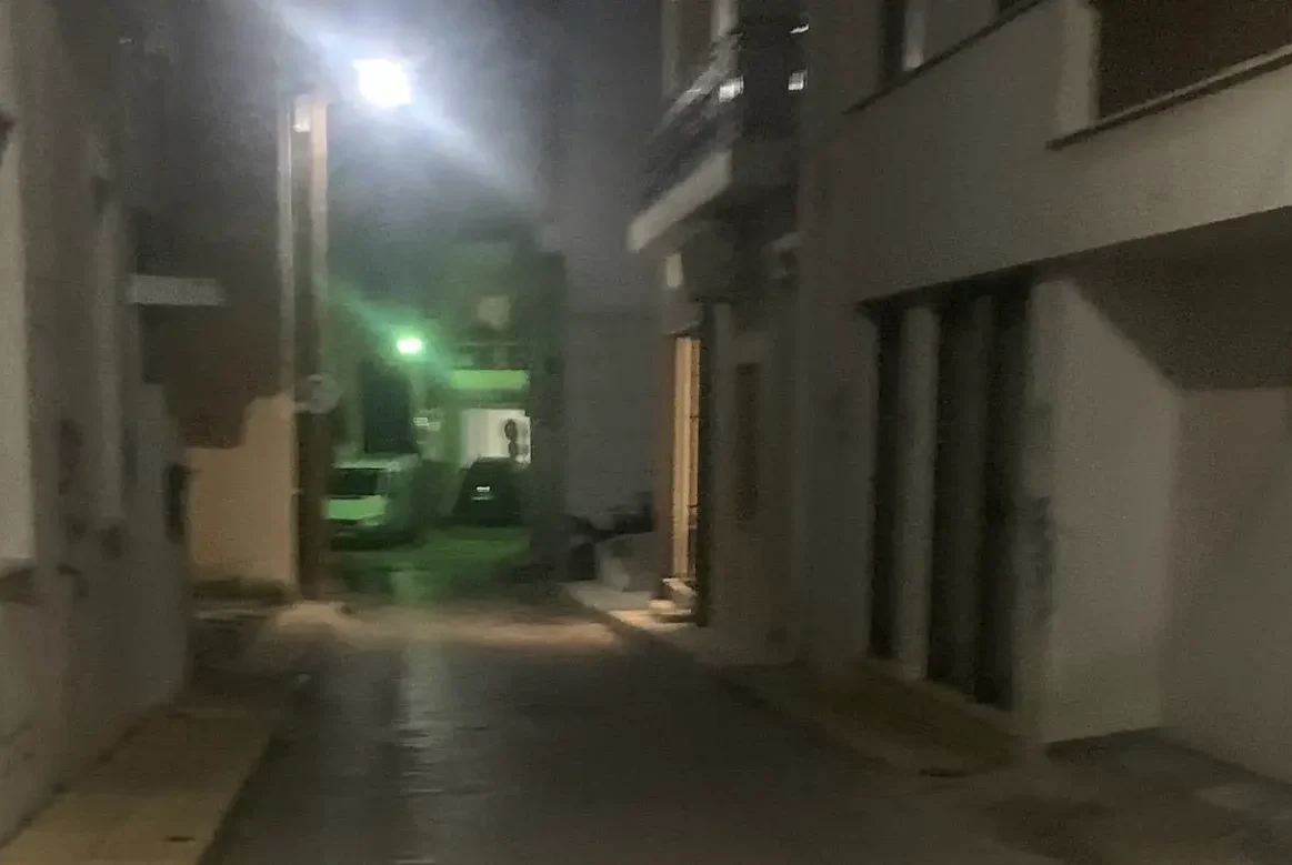 Λίγο έλειψε να την ξεγελάσουν! Η περίεργη συνάντηση οδηγού με άγνωστη σε στενό της Χαλκίδας