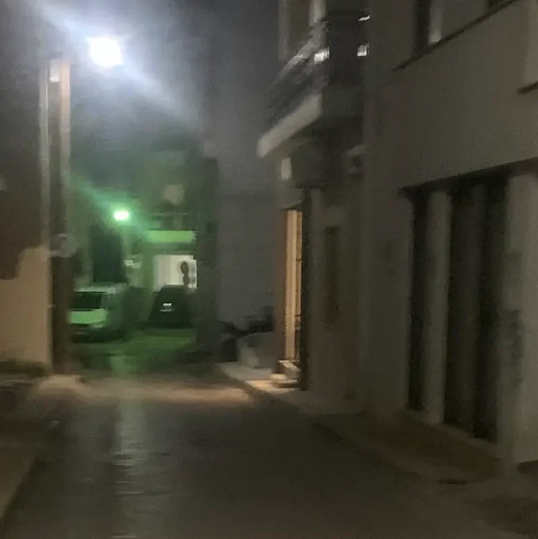 Λίγο έλειψε να την ξεγελάσουν! Η περίεργη συνάντηση οδηγού με άγνωστη σε στενό της Χαλκίδας