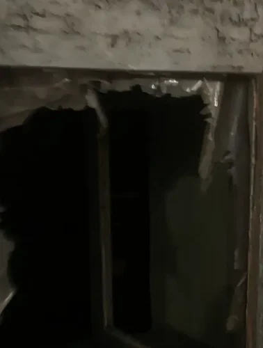 Τρύπα σε μαγαζί