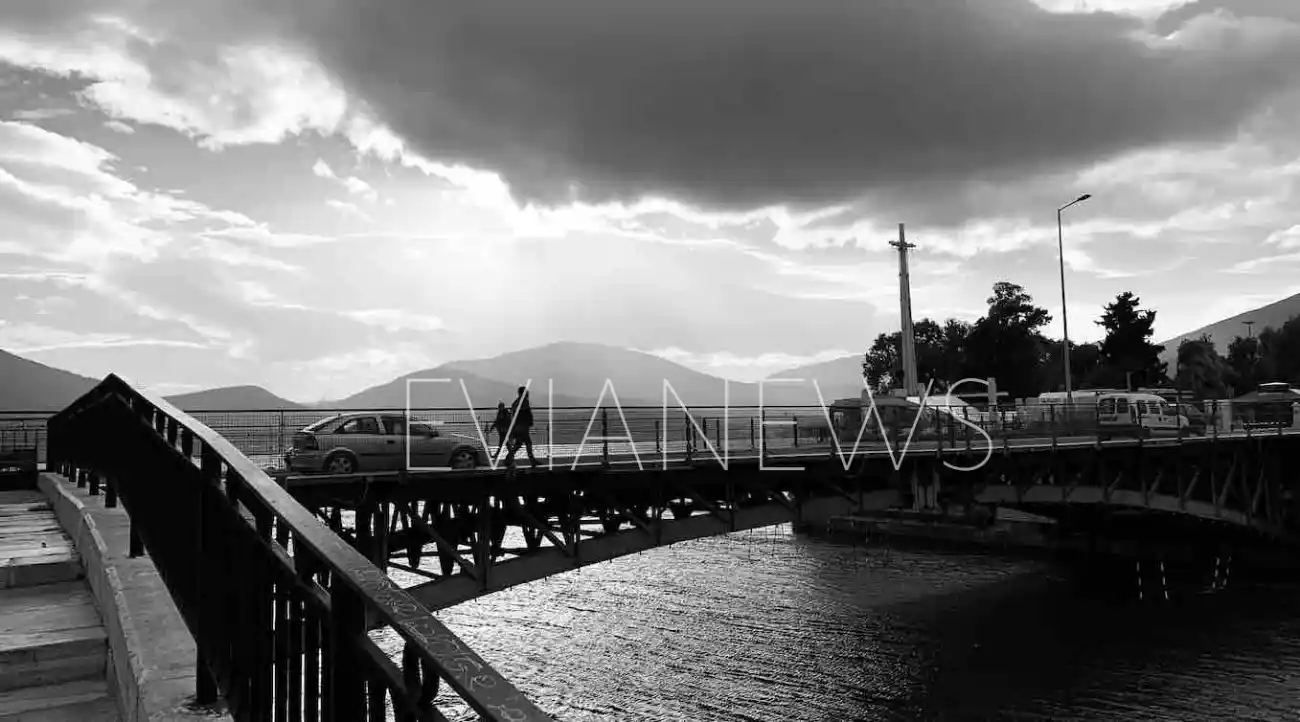 Εύβοια: 2 απίστευτα ατυχήματα στην παλιά γέφυρα στη Χαλκίδα