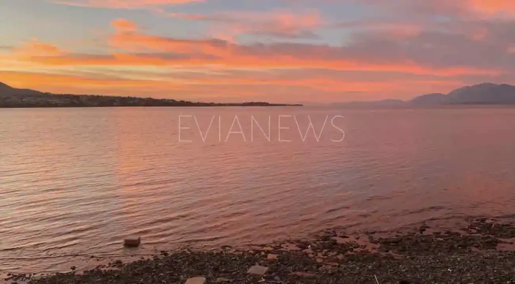 Έπαθαν πλάκα με αυτό το χρώμα της θάλασσας στην Εύβοια