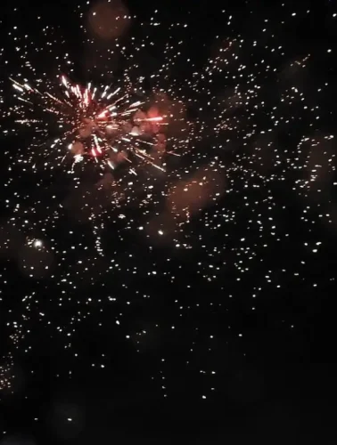 Λευκή νύχτα στο Αλιβέρι