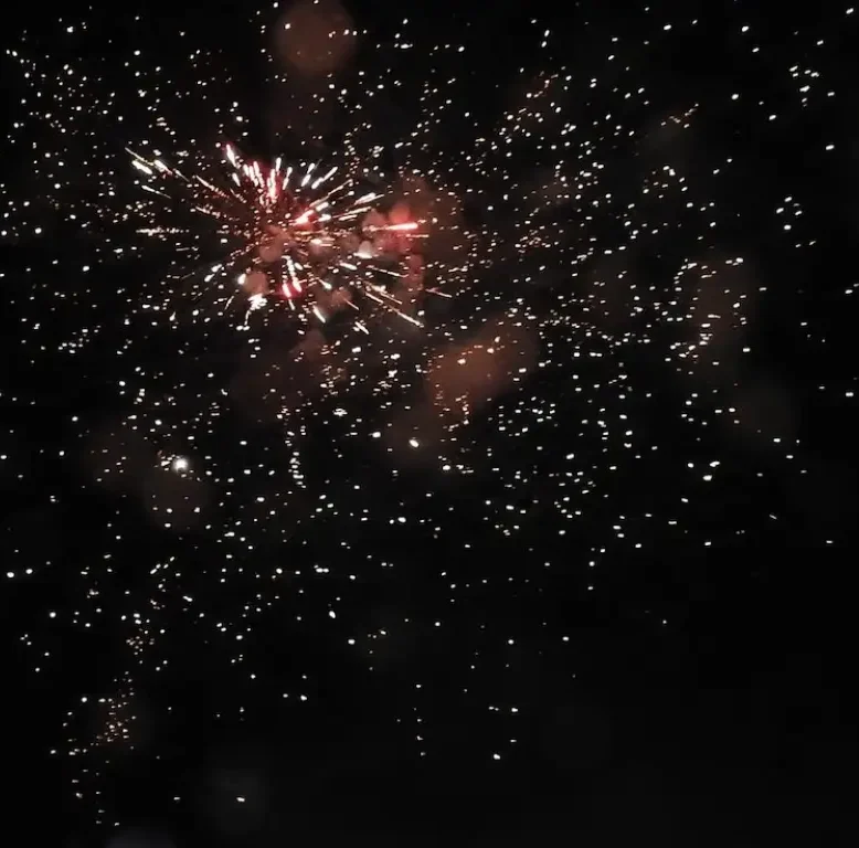 Λευκή νύχτα στο Αλιβέρι