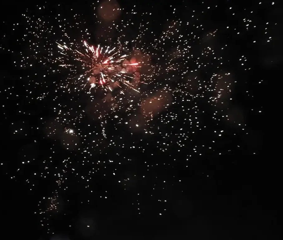 Λευκή νύχτα στο Αλιβέρι