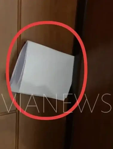 Το κόλπο με το χαρτί στην πόρτα