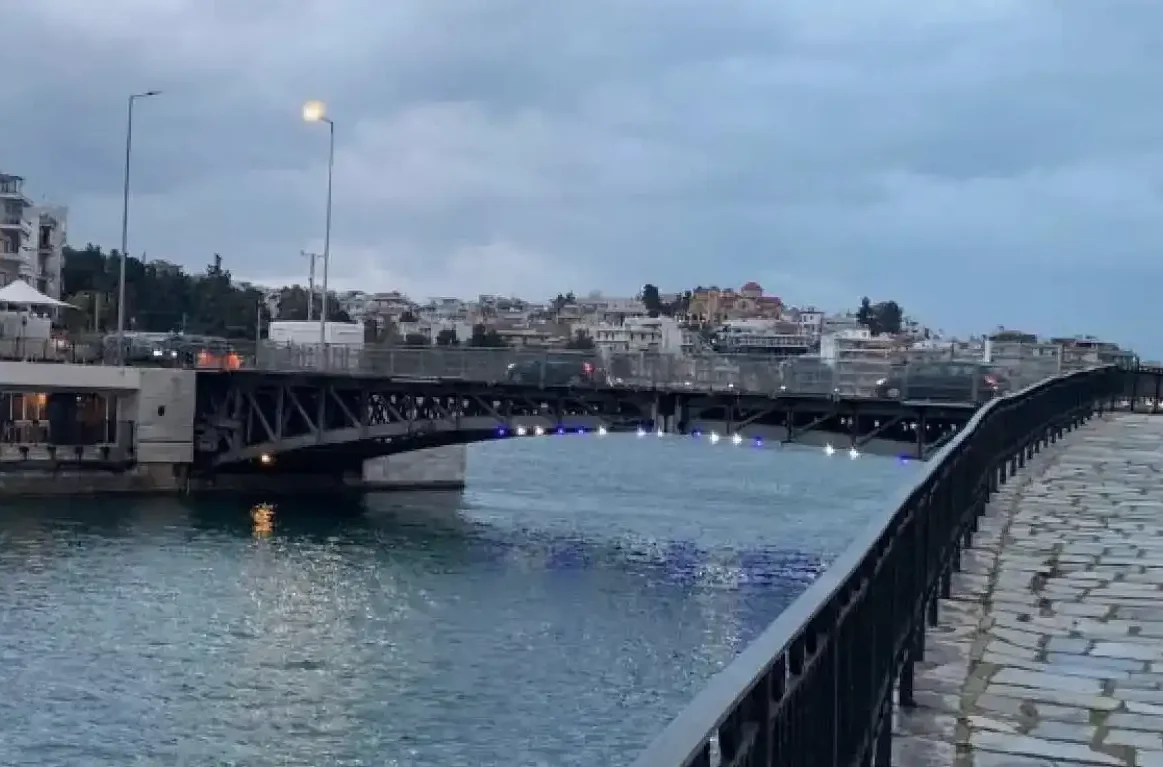 Η παλιά γέφυρα της Χαλκίδας στην παραλία