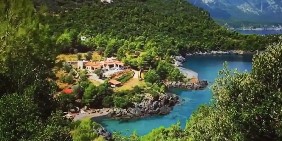 Η παραλία Σαρακήνικο στην Εύβοια