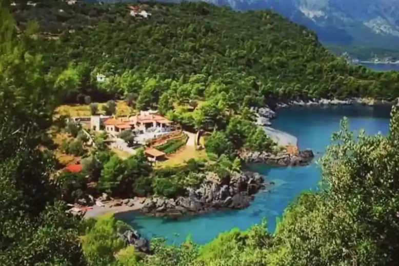 Η παραλία Σαρακήνικο στην Εύβοια