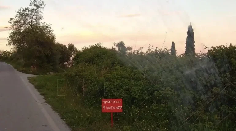 περίεργη ταμπέλα