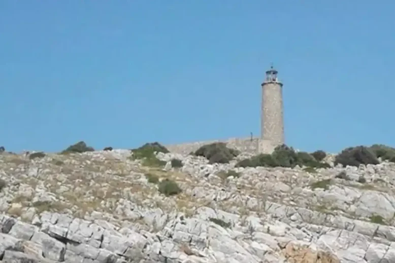 Το άγνωστο νησί στην Εύβοια που λίγοι γνωρίζουν