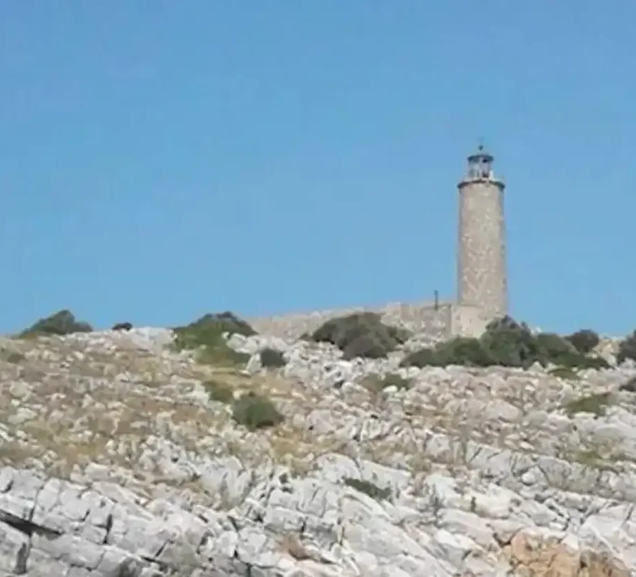 Το άγνωστο νησί στην Εύβοια που λίγοι γνωρίζουν