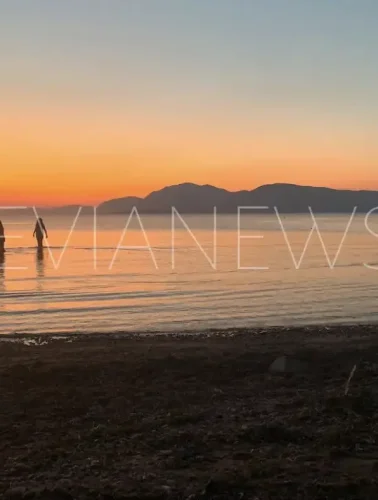 Είναι η μεγαλύτερη παραλία της Εύβοιας, με μήκος ακτογραμμής που ξεπερνά τα 10 χιλιόμετρα